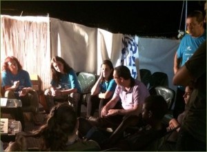 שר החינוך מנהל שיחות עם בני נוער על חוף הכנרת שר החינוך מנהל שיחות עם בני נוער על חוף הכנרת