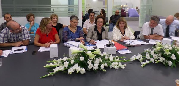 משתתפי הוועידה, מנכ"ל ETF הגב' מדלן סרבן, לידה קיטה ETF, ד"ר פלורנס עזרן משרד החינוך, ד"ר רונית אשכנזי סמנכ,ל פדגוגיה עמל, יואל רוטשילד אורט ישראל, משקיפים מדנמרק ומאוסטריה. צילום: עמל שיווק
