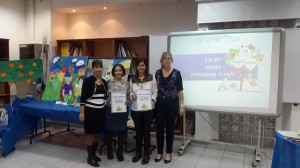 (מימין לשמאל): מנהלת בית הספר עמל שרונים הוד השרון רחל קוצין, המורות אתי שרעבי ולירון זנגר קלימי, הממונה על בתי הספר הטכנולוגיים ברשת עמל חגית רימוך