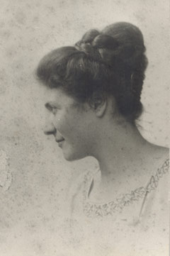 אלזה בצעירותה