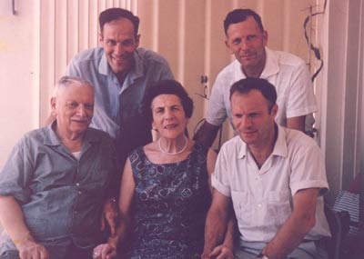 אלזה, מוריץ, מנפרד, גרשון ותאו, רמת גן 1963 